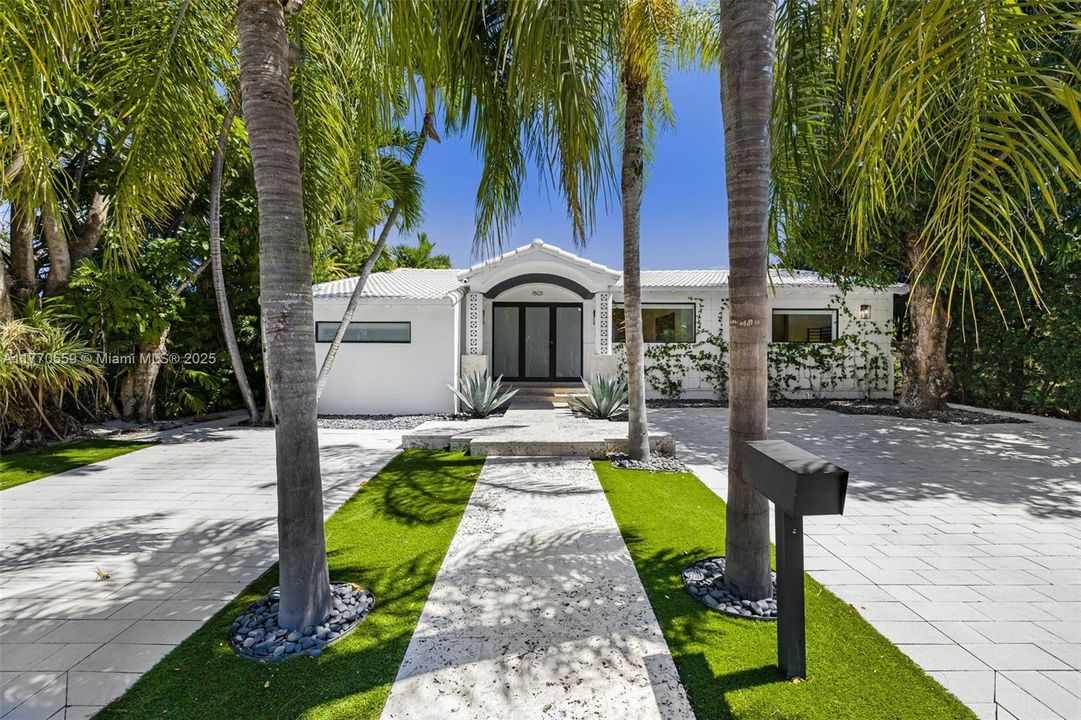 Recently Sold: $4,250,000 (3 beds, 4 baths, 3200 Square Feet)