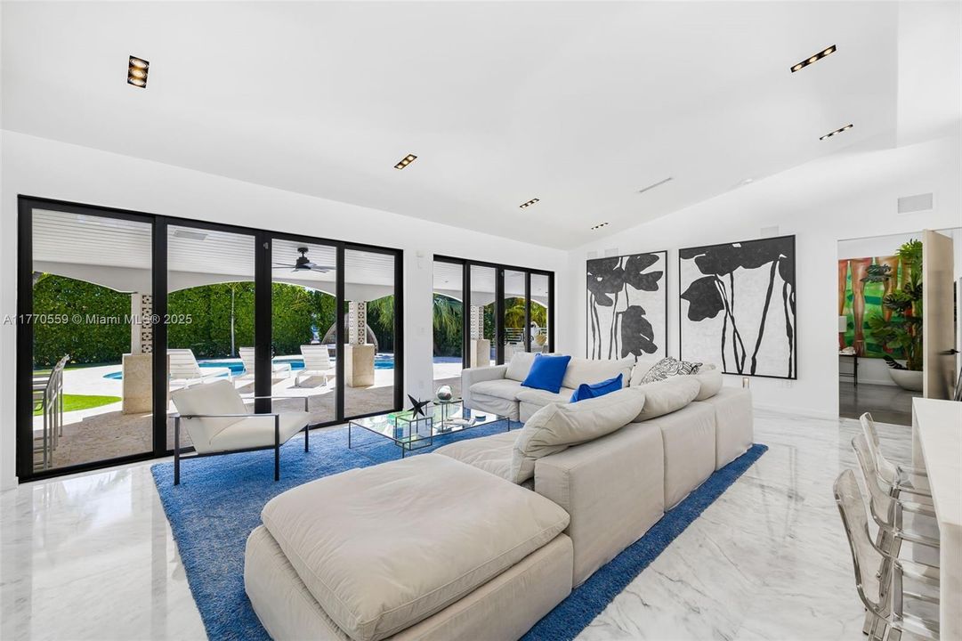 Recently Sold: $4,250,000 (3 beds, 4 baths, 3200 Square Feet)