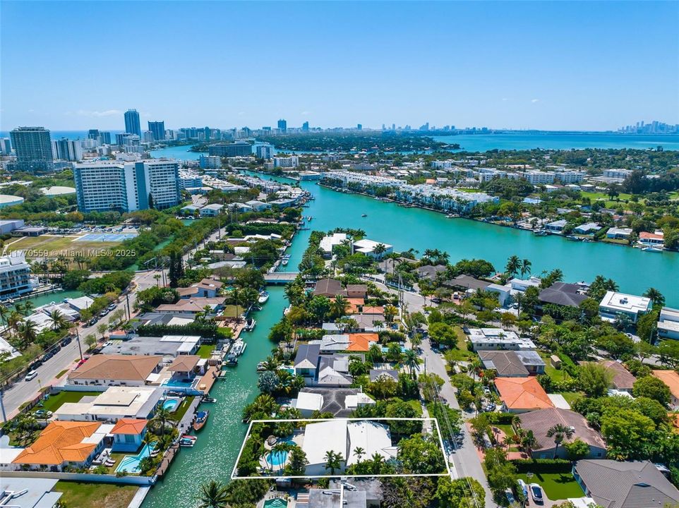 Recently Sold: $4,250,000 (3 beds, 4 baths, 3200 Square Feet)