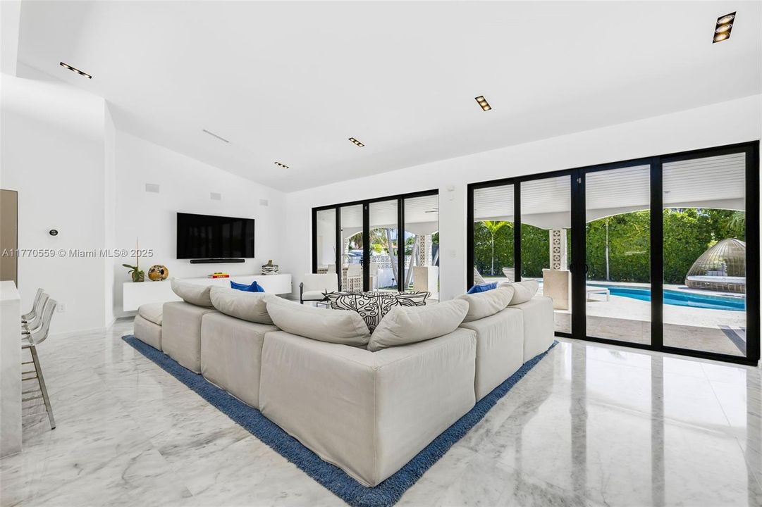 Recently Sold: $4,250,000 (3 beds, 4 baths, 3200 Square Feet)