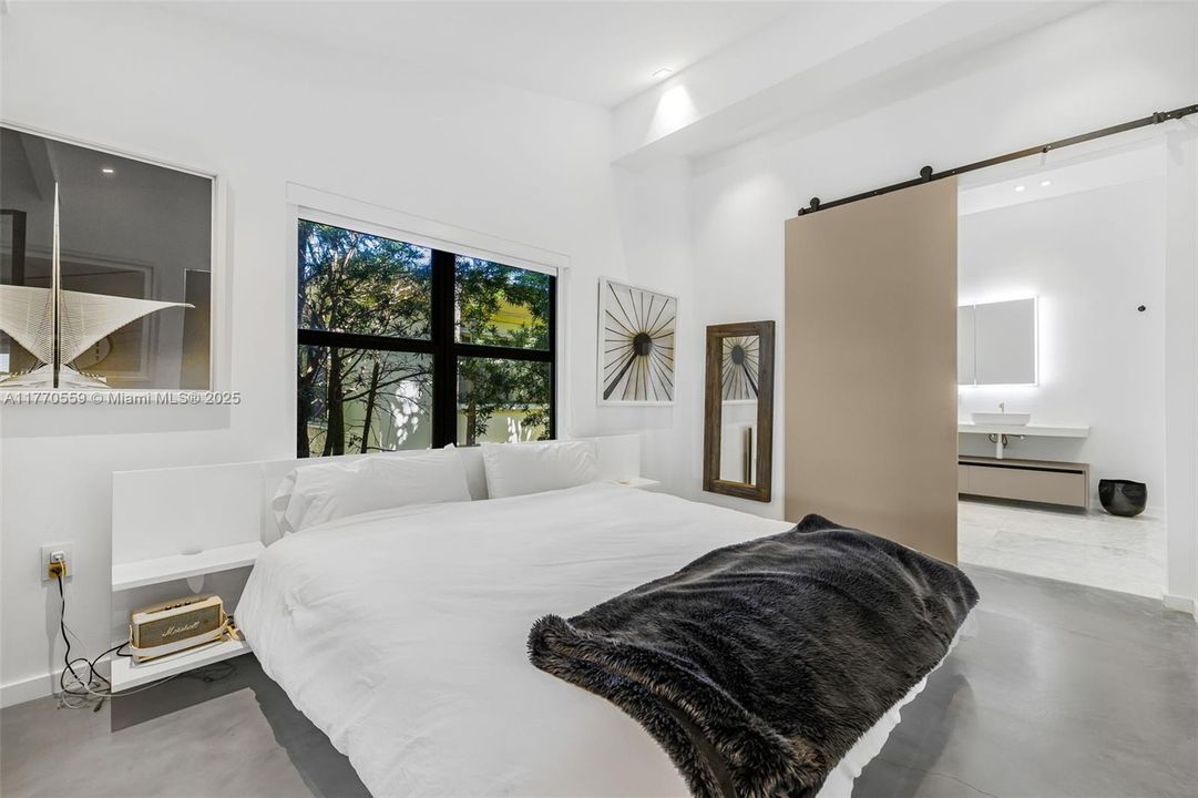 Recently Sold: $4,250,000 (3 beds, 4 baths, 3200 Square Feet)