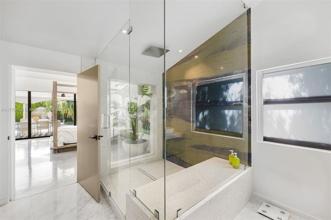 Recently Sold: $4,250,000 (3 beds, 4 baths, 3200 Square Feet)