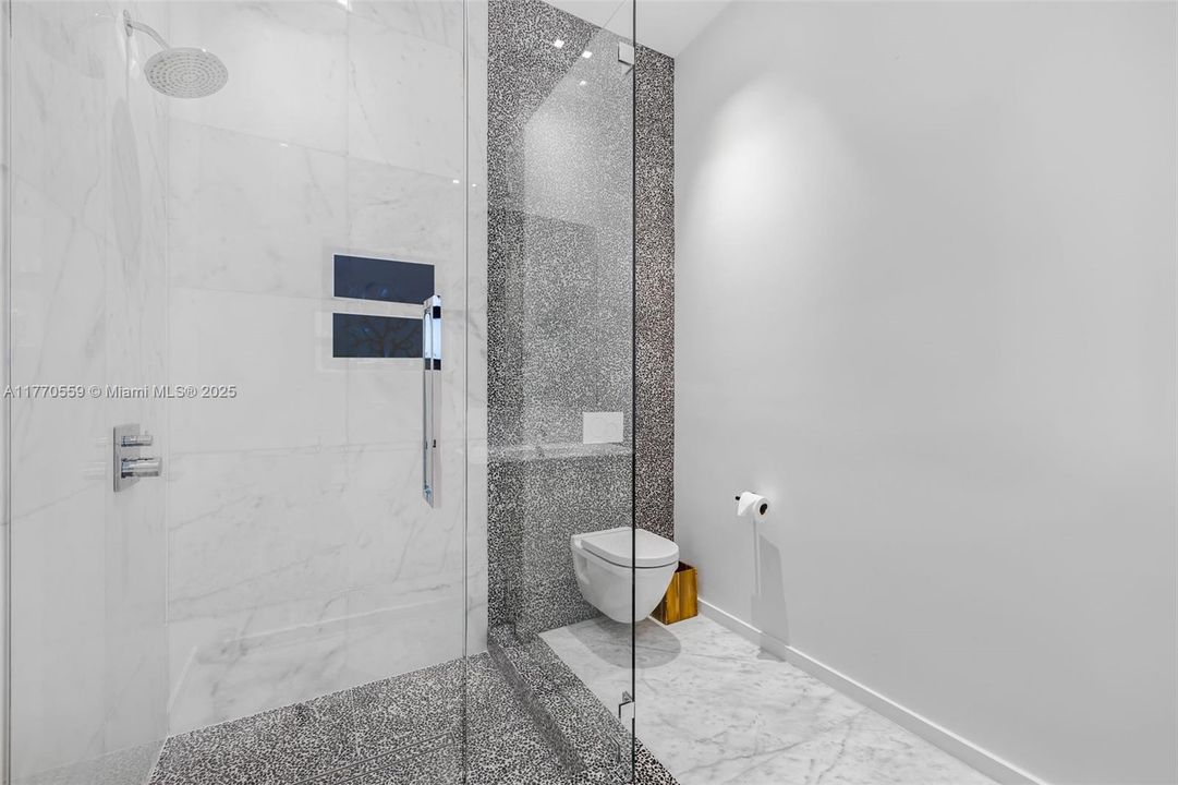 Recently Sold: $4,250,000 (3 beds, 4 baths, 3200 Square Feet)