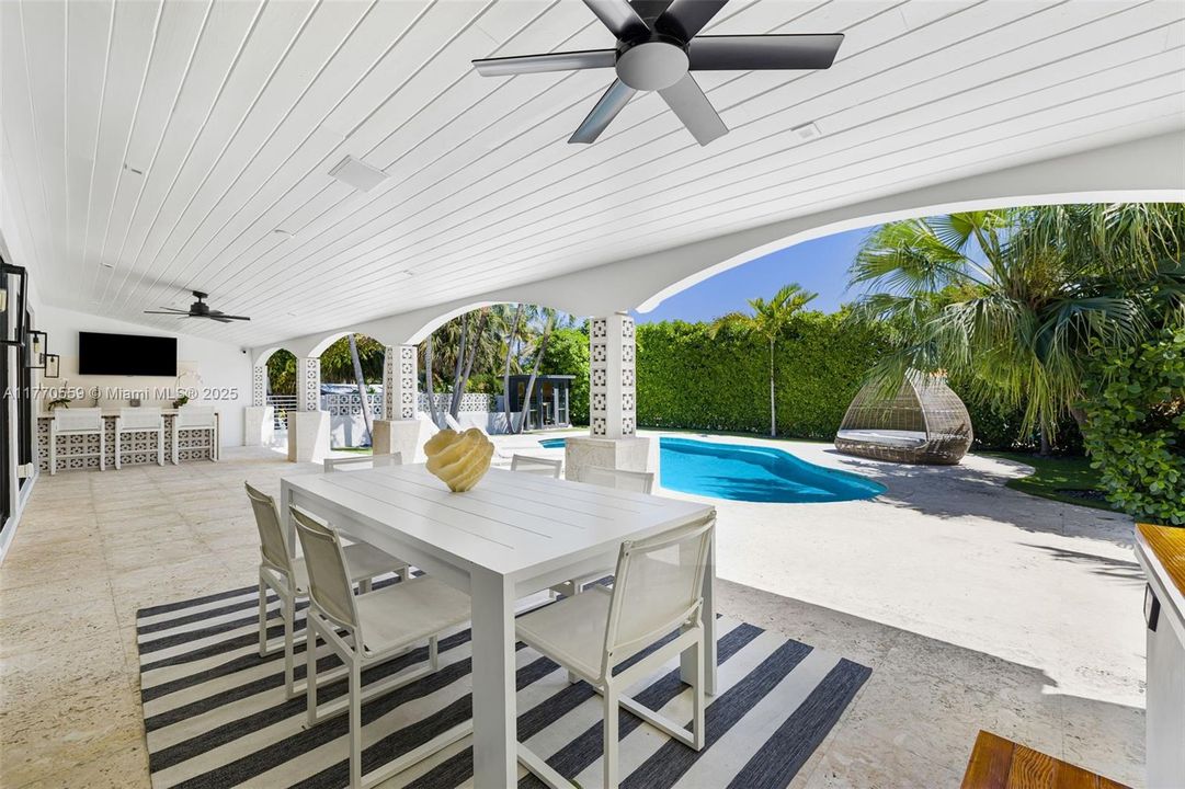 Recently Sold: $4,250,000 (3 beds, 4 baths, 3200 Square Feet)