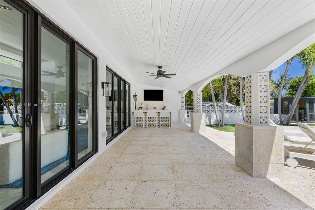 Recently Sold: $4,250,000 (3 beds, 4 baths, 3200 Square Feet)