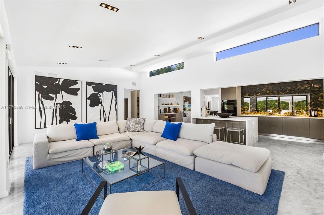 Recently Sold: $4,250,000 (3 beds, 4 baths, 3200 Square Feet)