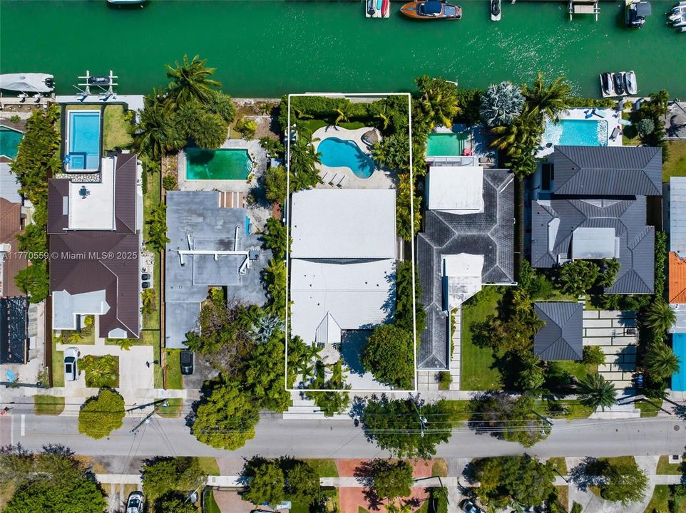 Recently Sold: $4,250,000 (3 beds, 4 baths, 3200 Square Feet)