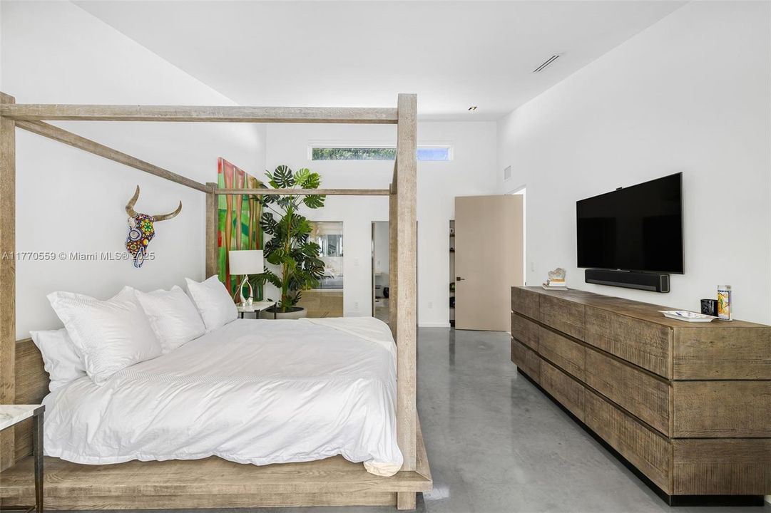 Recently Sold: $4,250,000 (3 beds, 4 baths, 3200 Square Feet)