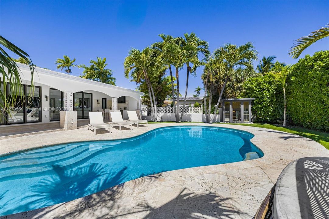 Recently Sold: $4,250,000 (3 beds, 4 baths, 3200 Square Feet)