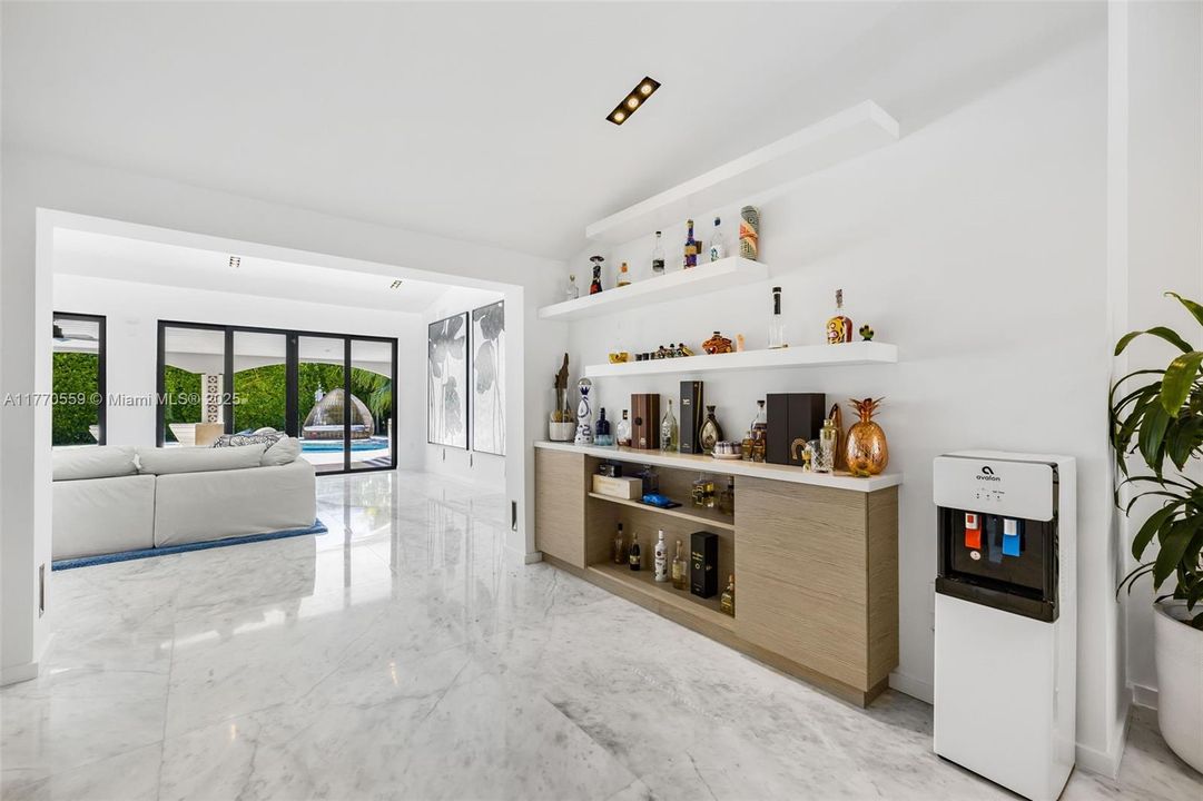 Recently Sold: $4,250,000 (3 beds, 4 baths, 3200 Square Feet)