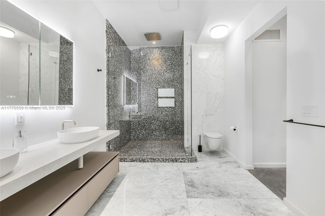 Recently Sold: $4,250,000 (3 beds, 4 baths, 3200 Square Feet)