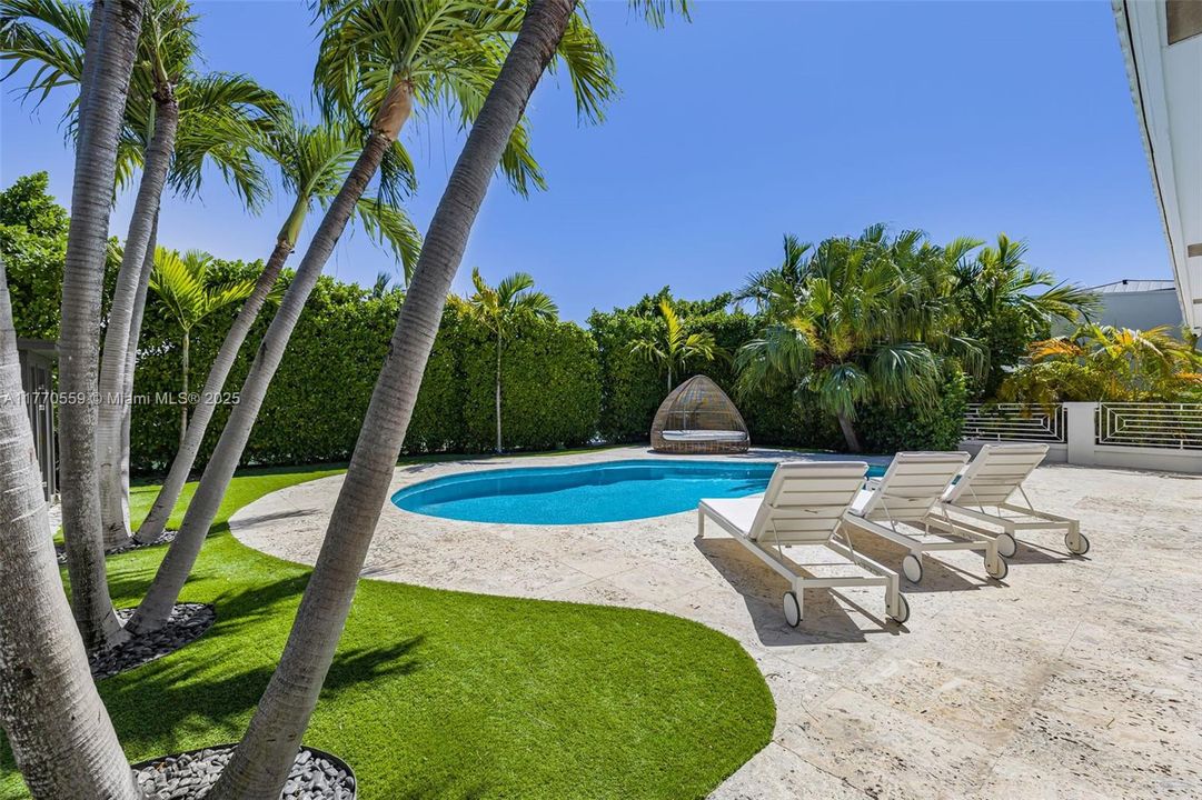 Recently Sold: $4,250,000 (3 beds, 4 baths, 3200 Square Feet)