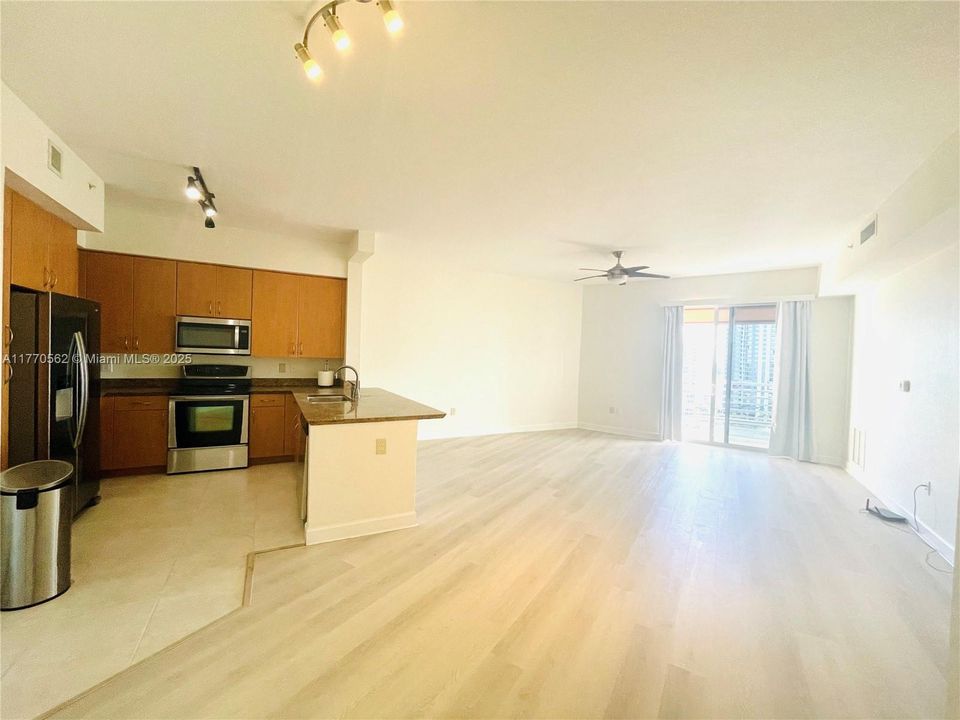 Recently Rented: $2,350 (1 beds, 1 baths, 939 Square Feet)