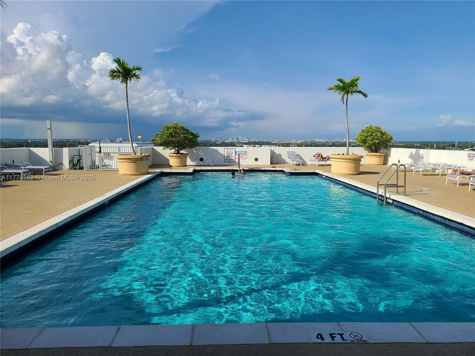 Recently Rented: $2,350 (1 beds, 1 baths, 939 Square Feet)