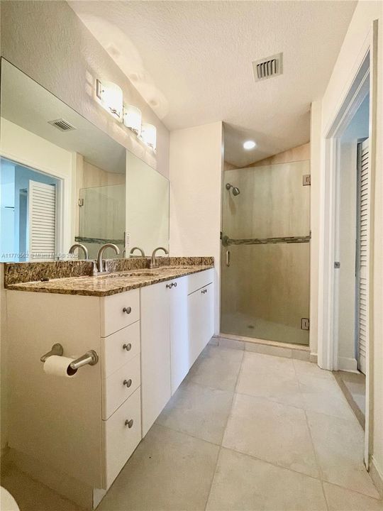 Recently Rented: $2,350 (1 beds, 1 baths, 939 Square Feet)