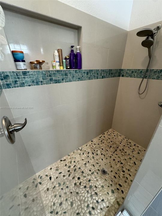 Recently Rented: $5,000 (3 beds, 2 baths, 1736 Square Feet)