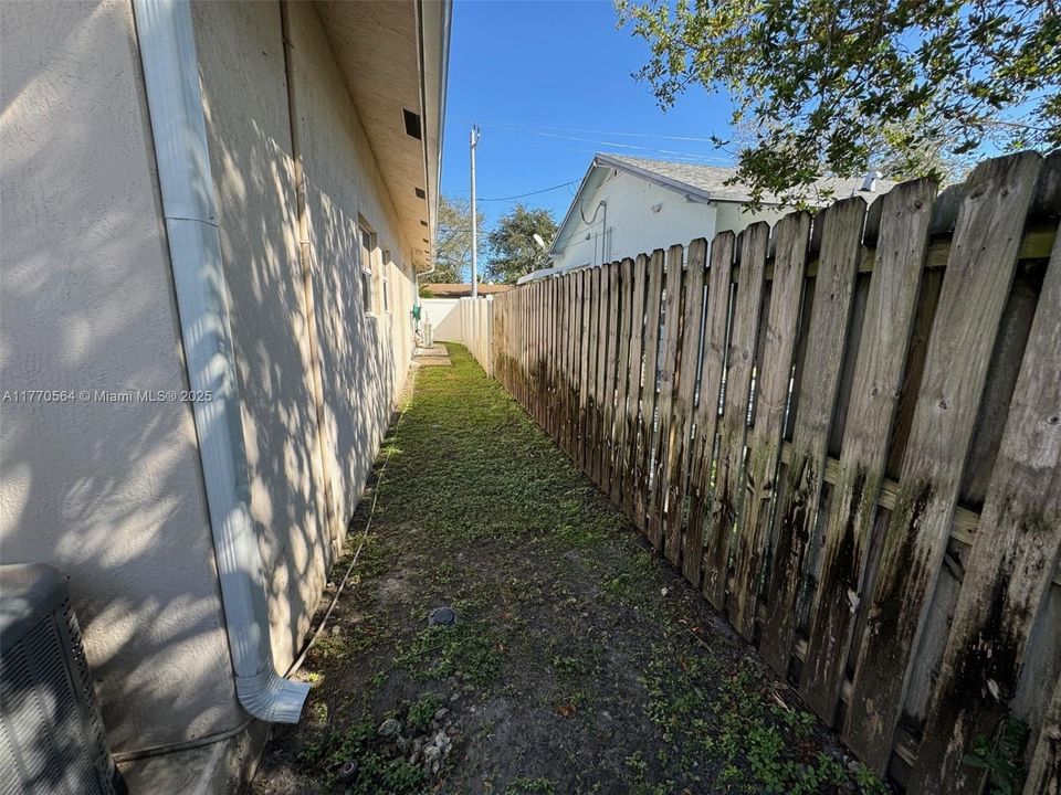 Recently Rented: $5,000 (3 beds, 2 baths, 1736 Square Feet)