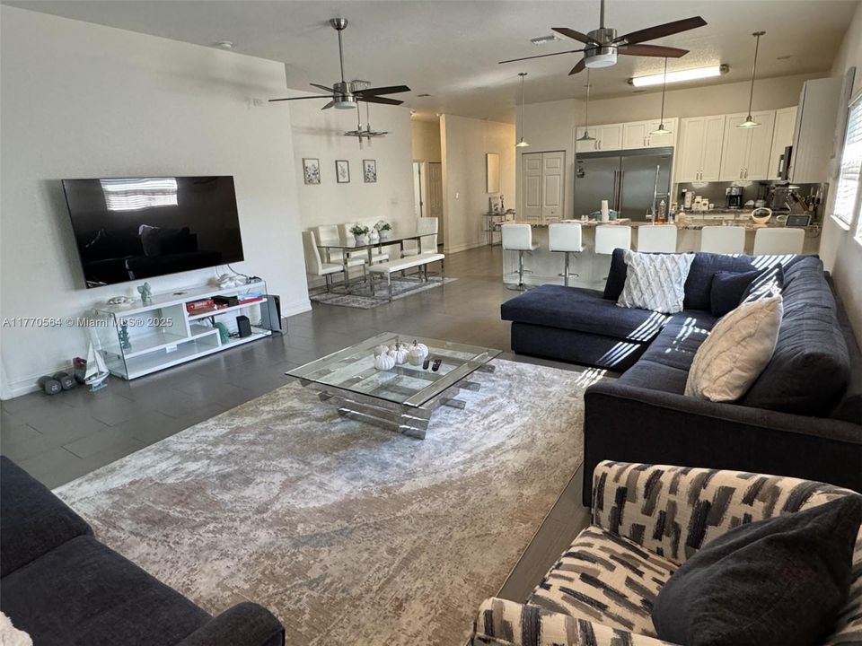 Recently Rented: $5,000 (3 beds, 2 baths, 1736 Square Feet)