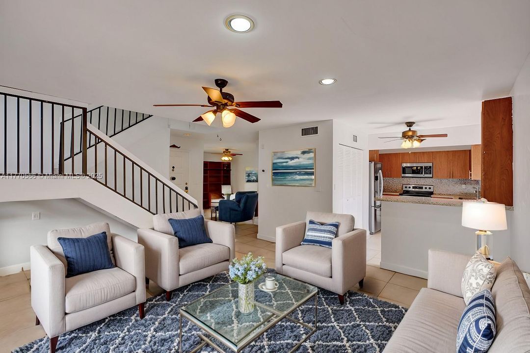 Vendido Recientemente: $453,750 (3 camas, 2 baños, 1704 Pies cuadrados)