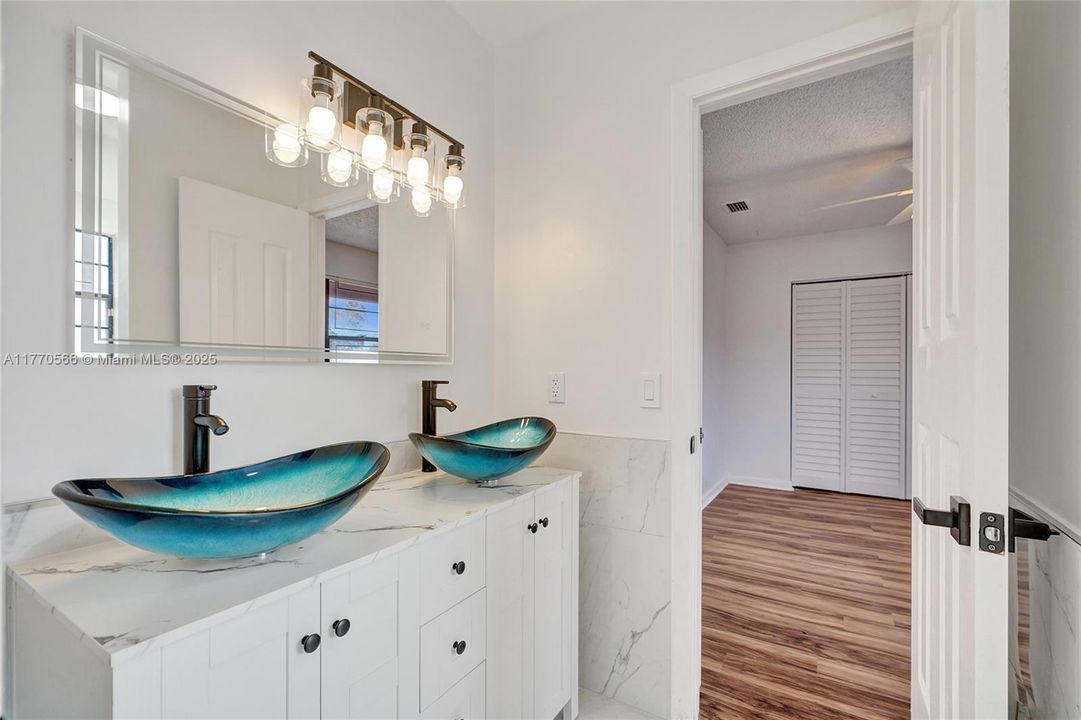 Vendido Recientemente: $453,750 (3 camas, 2 baños, 1704 Pies cuadrados)