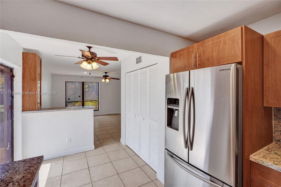 Vendido Recientemente: $453,750 (3 camas, 2 baños, 1704 Pies cuadrados)