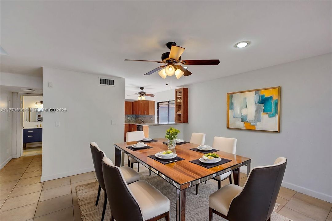 Vendido Recientemente: $453,750 (3 camas, 2 baños, 1704 Pies cuadrados)