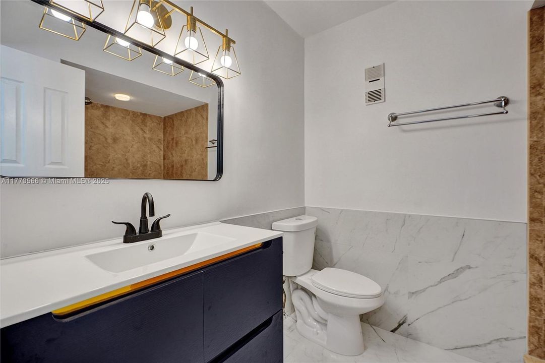 Vendido Recientemente: $453,750 (3 camas, 2 baños, 1704 Pies cuadrados)