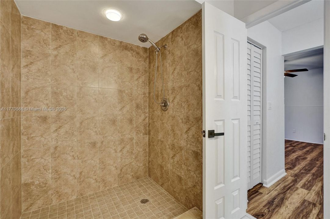 Vendido Recientemente: $453,750 (3 camas, 2 baños, 1704 Pies cuadrados)