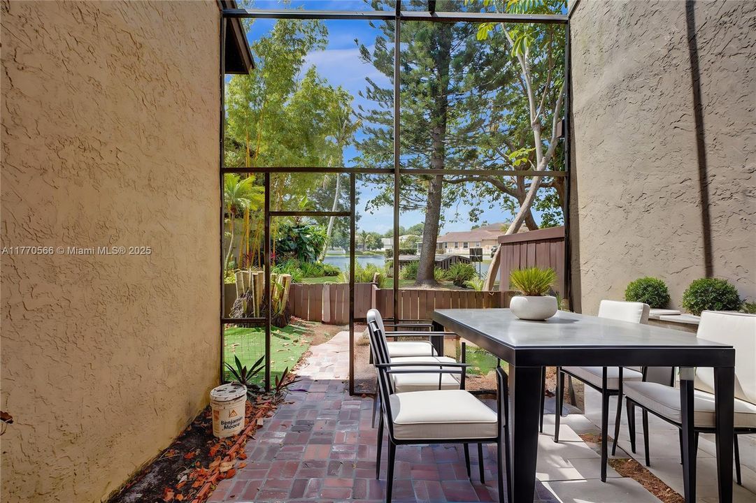 Vendido Recientemente: $453,750 (3 camas, 2 baños, 1704 Pies cuadrados)