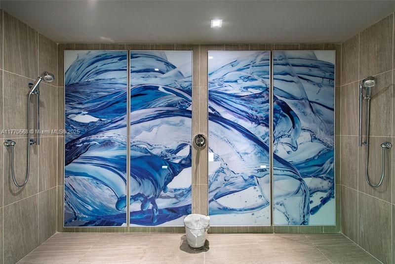 Recently Sold: $2,297,000 (2 beds, 2 baths, 1296 Square Feet)