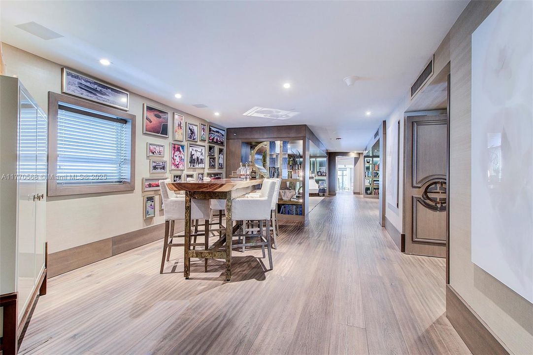 Recently Sold: $2,297,000 (2 beds, 2 baths, 1296 Square Feet)