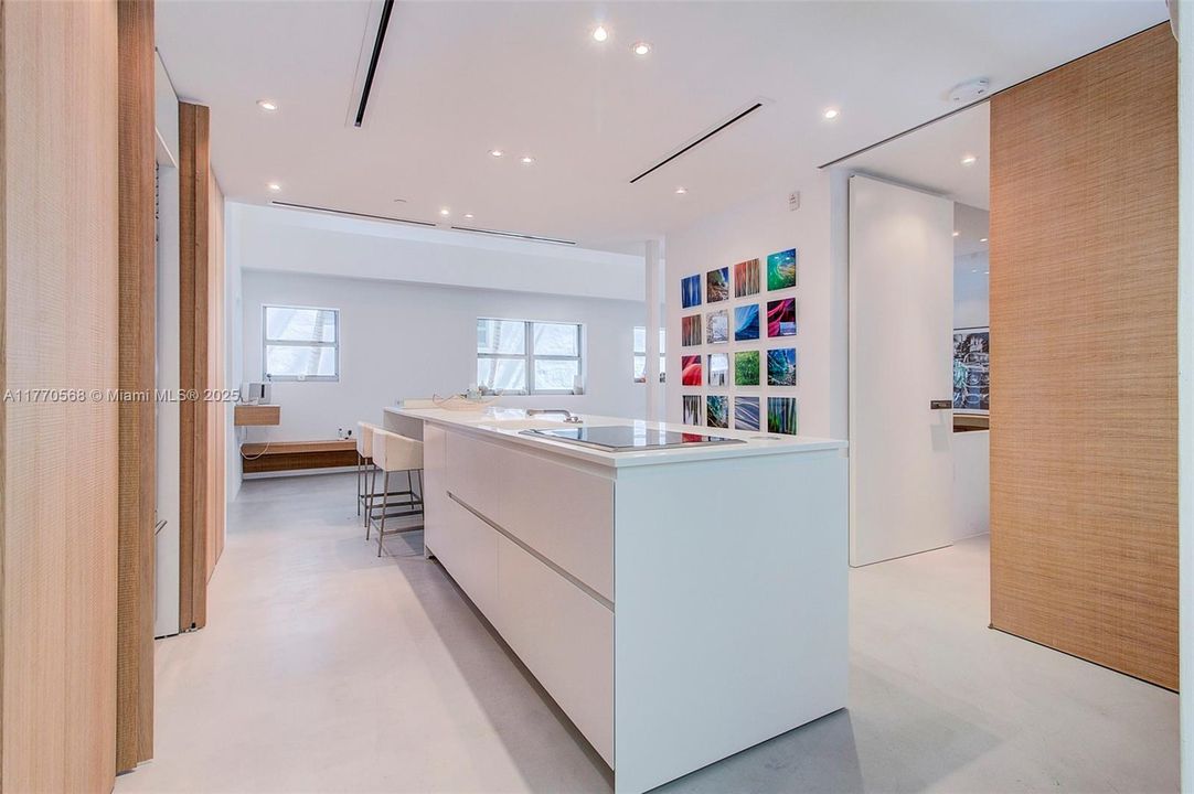 Recently Sold: $2,297,000 (2 beds, 2 baths, 1296 Square Feet)