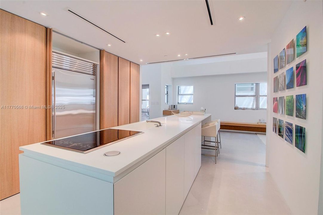 Recently Sold: $2,297,000 (2 beds, 2 baths, 1296 Square Feet)