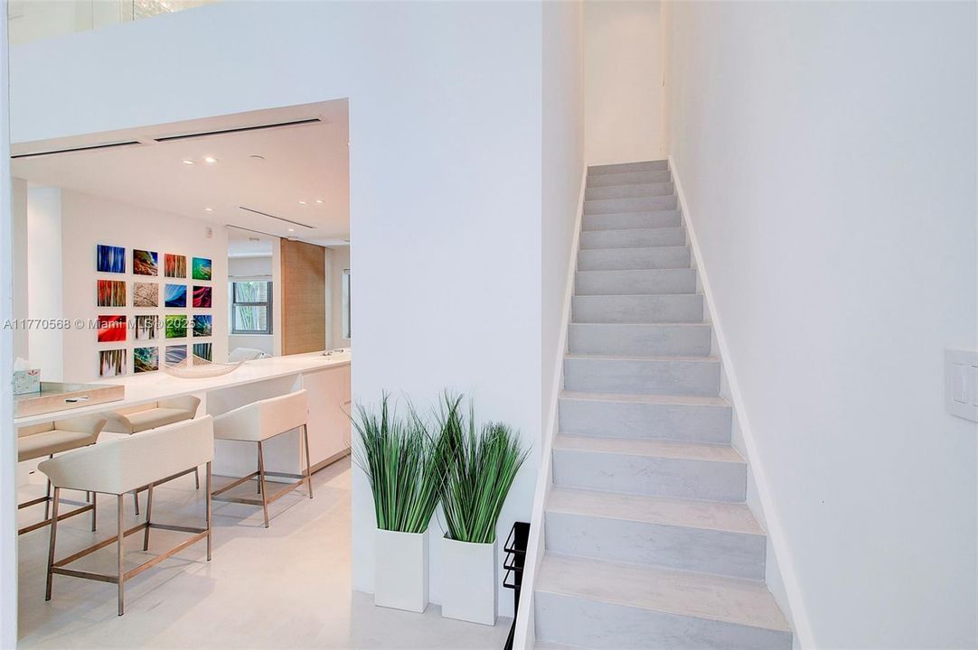Recently Sold: $2,297,000 (2 beds, 2 baths, 1296 Square Feet)