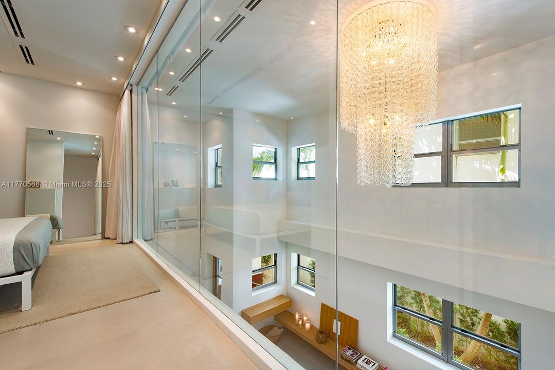 Recently Sold: $2,297,000 (2 beds, 2 baths, 1296 Square Feet)