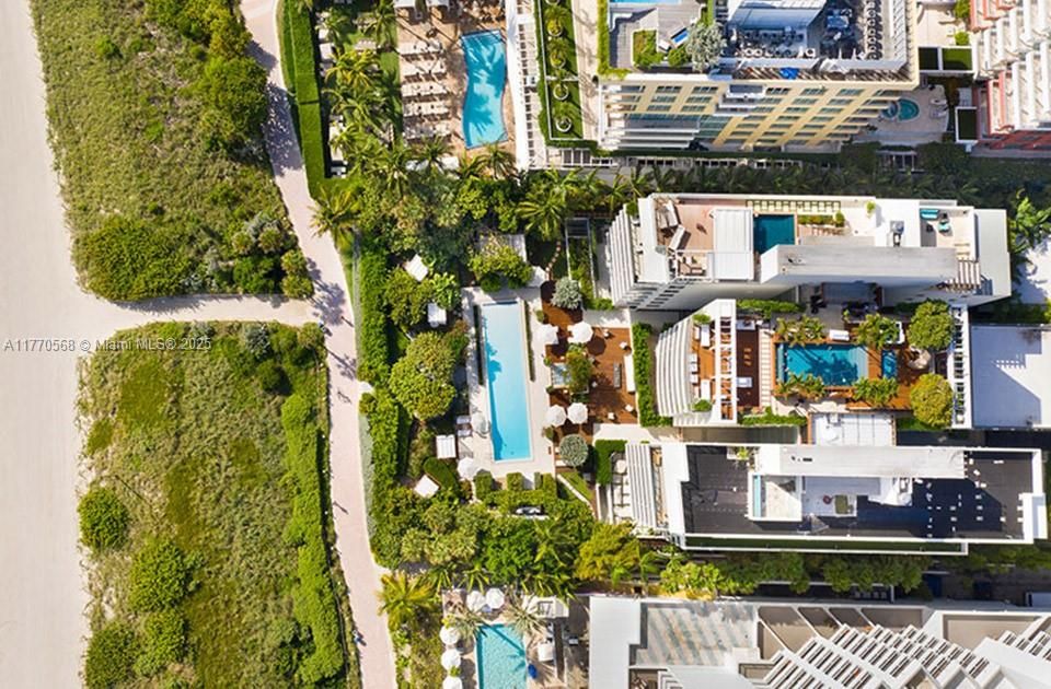 Recently Sold: $2,297,000 (2 beds, 2 baths, 1296 Square Feet)