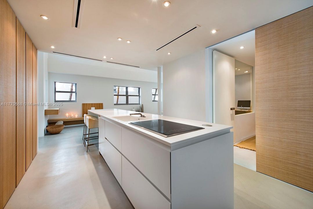 Recently Sold: $2,297,000 (2 beds, 2 baths, 1296 Square Feet)