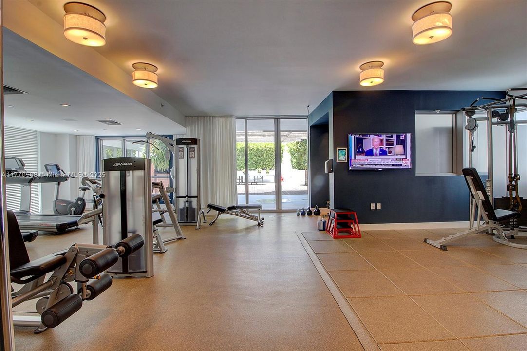 Recently Sold: $2,297,000 (2 beds, 2 baths, 1296 Square Feet)