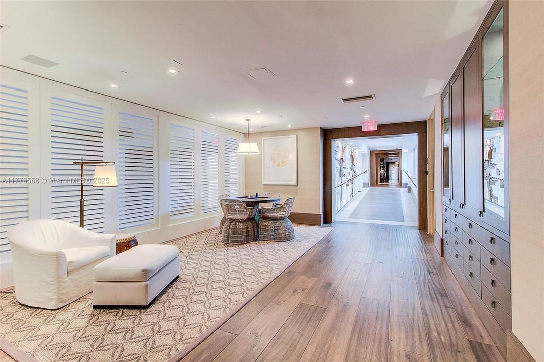 Recently Sold: $2,297,000 (2 beds, 2 baths, 1296 Square Feet)