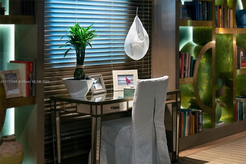 Recently Sold: $2,297,000 (2 beds, 2 baths, 1296 Square Feet)