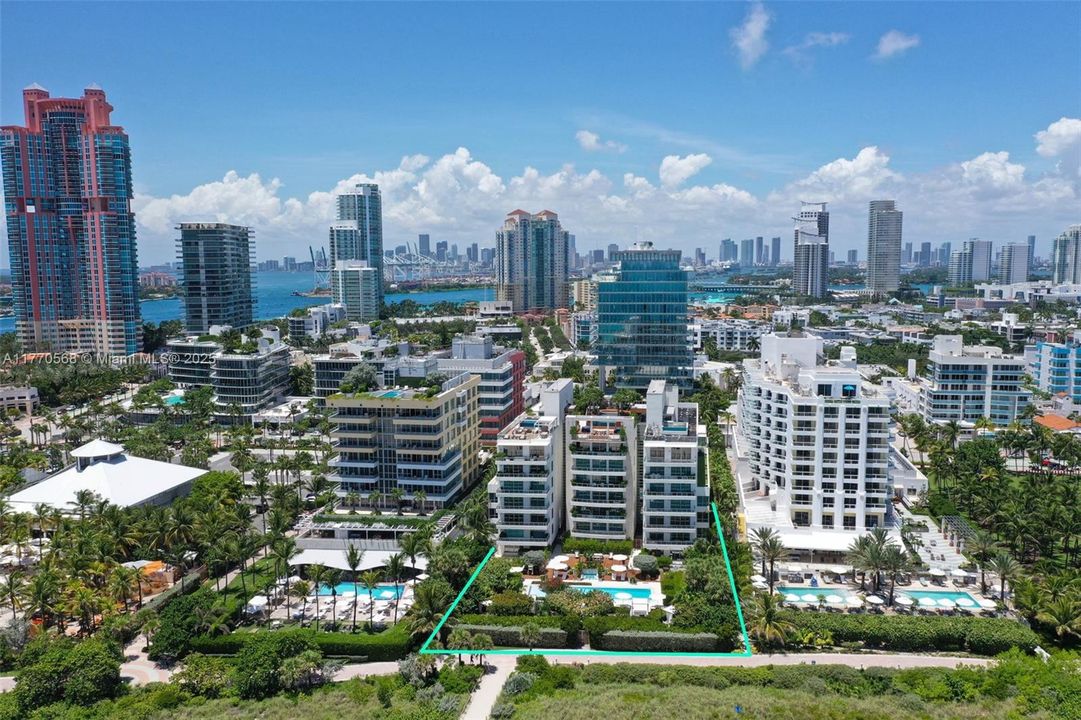Recently Sold: $2,297,000 (2 beds, 2 baths, 1296 Square Feet)