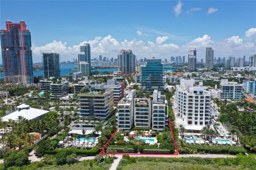 Recently Sold: $2,297,000 (2 beds, 2 baths, 1296 Square Feet)
