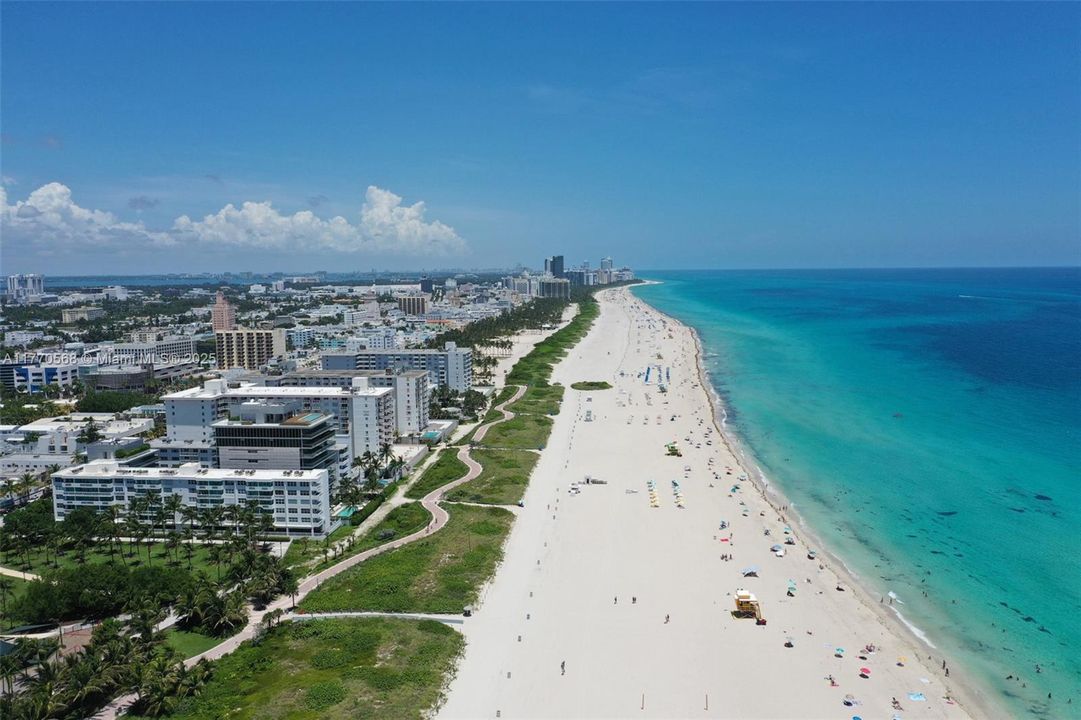 Recently Sold: $2,297,000 (2 beds, 2 baths, 1296 Square Feet)