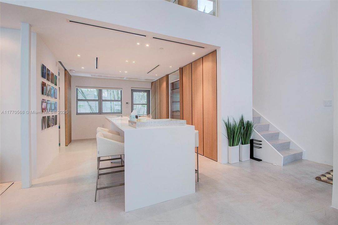 Recently Sold: $2,297,000 (2 beds, 2 baths, 1296 Square Feet)