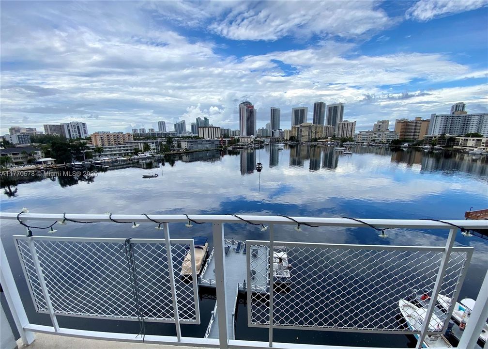 Recientemente alquilado: $2,200 (2 camas, 2 baños, 1035 Pies cuadrados)