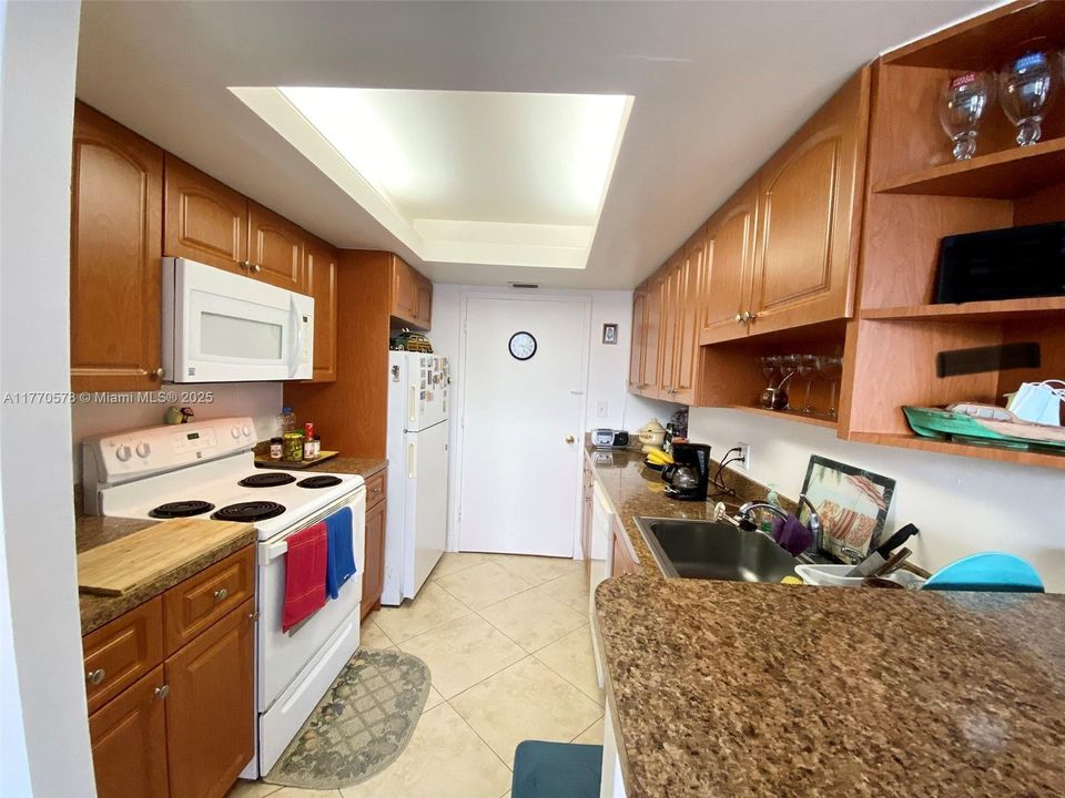 Recientemente alquilado: $2,200 (2 camas, 2 baños, 1035 Pies cuadrados)