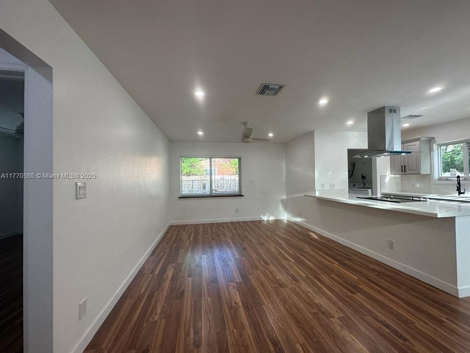 Vendido Recientemente: $699,000 (0 camas, 0 baños, 1557 Pies cuadrados)