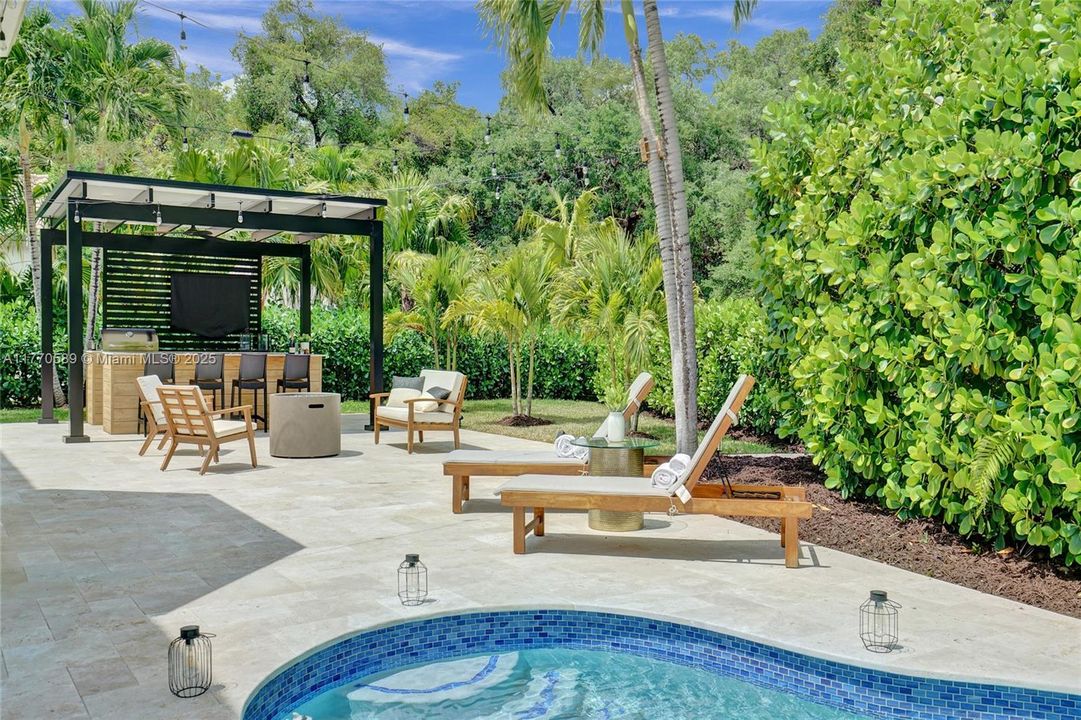 Recently Sold: $1,350,000 (6 beds, 4 baths, 3957 Square Feet)