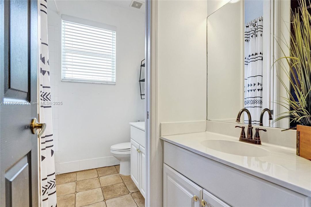 Recently Sold: $1,350,000 (6 beds, 4 baths, 3957 Square Feet)