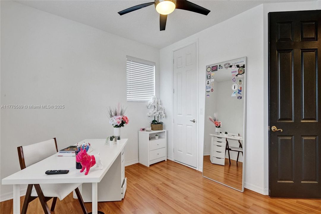 Recently Sold: $1,350,000 (6 beds, 4 baths, 3957 Square Feet)